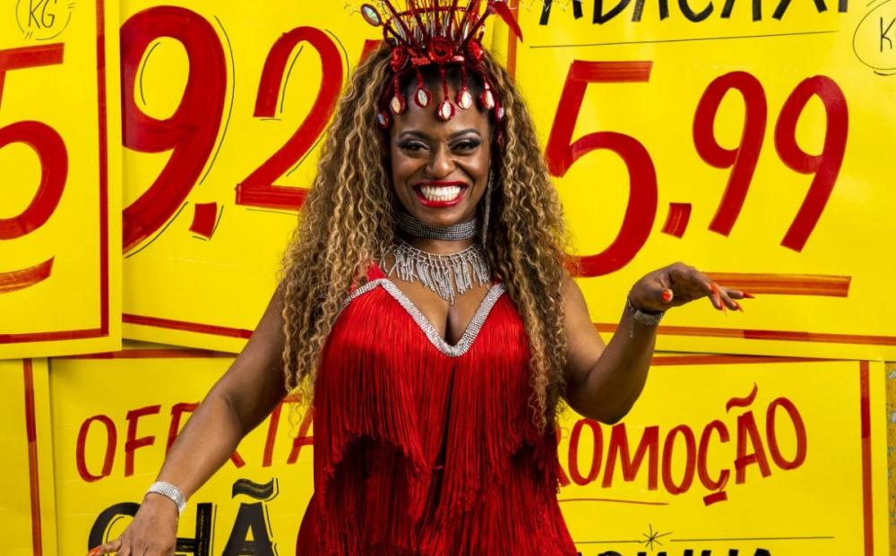 Ludmillah Anjos é a rainha de bateria Crystal na série Encantados Sergio Zalis / Globo