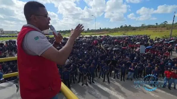 Trabalhadores da BYD paralisam atividades e sindicato é acionado em Camaçari
