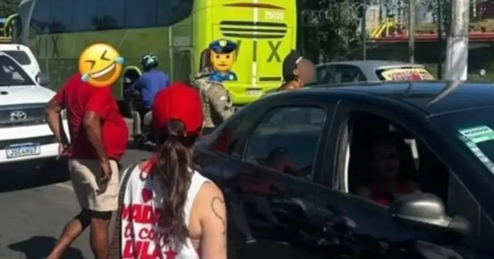 Mulher é conduzida à delegacia após atirar tinta em prefeito de Madre de Deus durante carreata de Jerônimo
