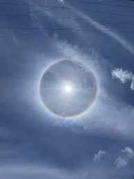 Halo solar: fenômeno incomum colore o céu de Salvador nesta sexta; veja fotos. Reprodução / X @kevenmoraiss 
