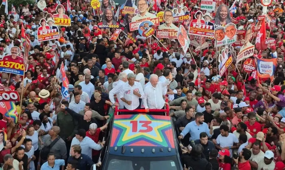 Lula reúne multidão de apoiadores em ato de campanha. Foto: Iamany Santos/g1
