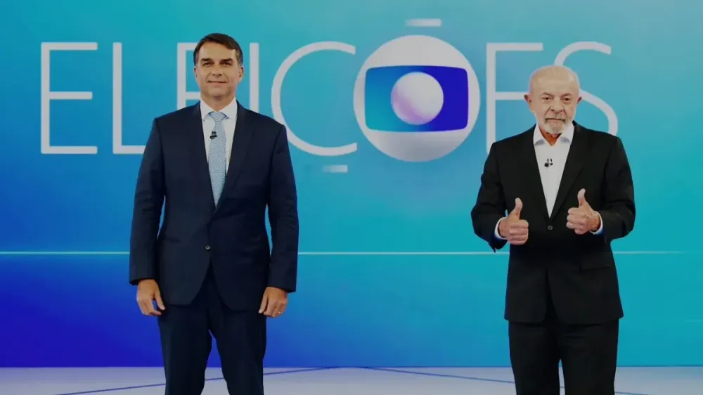 Lula e Flávio Bolsonaro participam de debate na Globo nesta sexta-feira (23). Foto: Reprodução, TV Globo