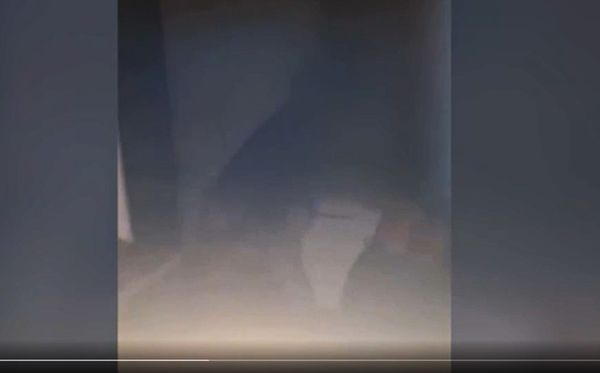 Agressão foi filmada pela jovem. Crédito: Reprodução