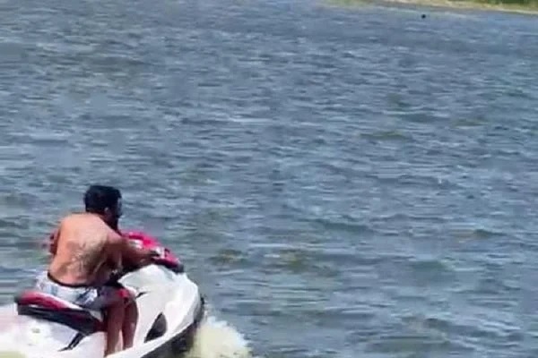 Jovem morre após cair de moto aquática durante manobra no Ceará. Crédito: Reprodução/O Povo