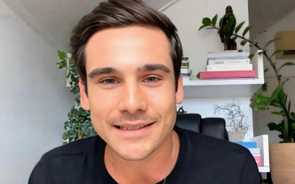Ator Nicolas Prattes é protagonista da novela 'Fuzuê', da Globo. Reprodução / TV Globo