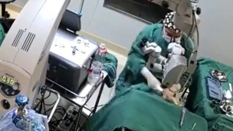 Paciente teria ficado cega de um dos olhos após a agressão. Divulgação Twitter/Reprodução