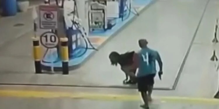 Jovem é baleada e morre em posto de combustível na Bahia — Foto: Reprodução/TV Santa Cruz