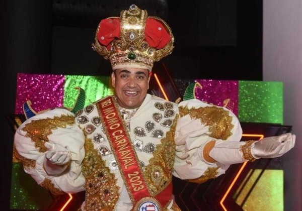 No Carnaval de Salvador, a escolha do Rei Momo através do concurso teve início em 1990, através da Federação de Entidades Carnavalescas e Culturais da Bahia. Muitos nomes já carregaram a coroa, entre eles o proprietário do lendário restaurante Cantina da 