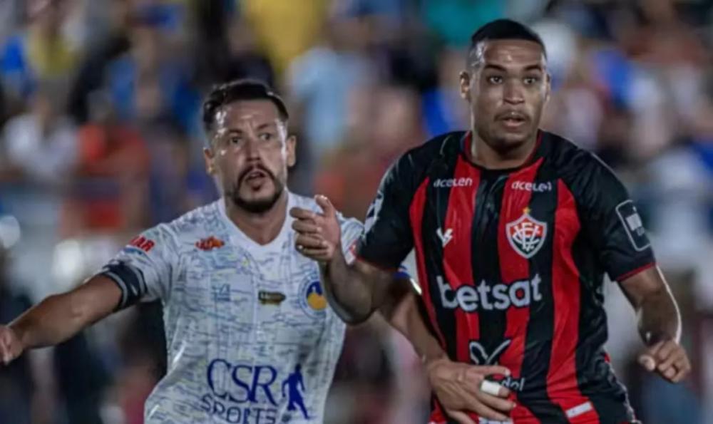 Time de Léo Condé chegou ter um pênalti marcado, mas não converteu. Foto: EC Vitória / Divulgação