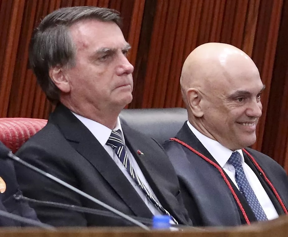 Jair Bolsonaro e Alexandre de Moraes durante a cerimônia de posse do ministro como presidente do TSE Antonio Augusto/Secom/TSE