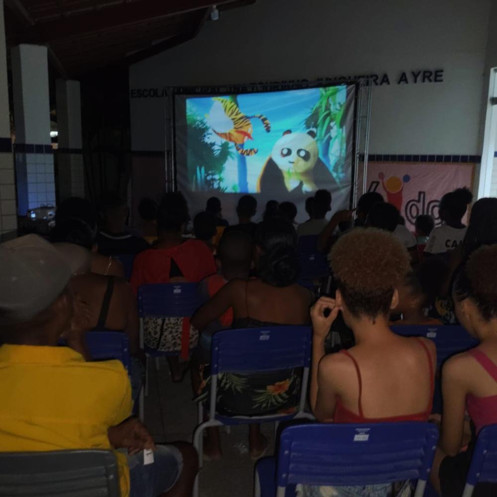 Cine Comunidade realizado no bairro do Macaco em São Francisco do Conde