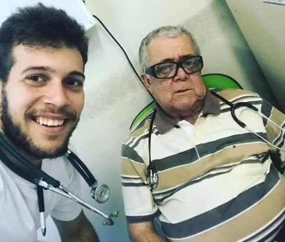 Tancredo Neves e o pai atuavam juntos em hospital particular na Bahia. Foto: Reprodução/Redes sociais