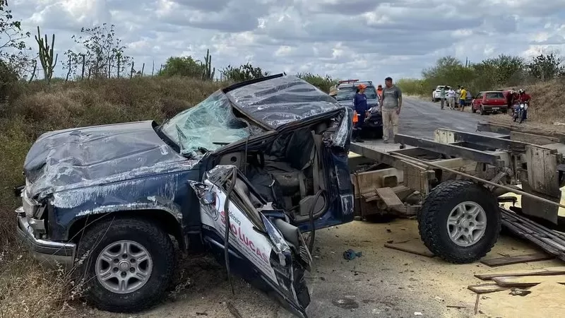 Homem que dirigia caminhonete teve lesões graves, como fratura no fêmur, além de suspeita de traumatismo crânio encefálico. Foto: Reprodução/Brigada dos Anjos Jacuipenses