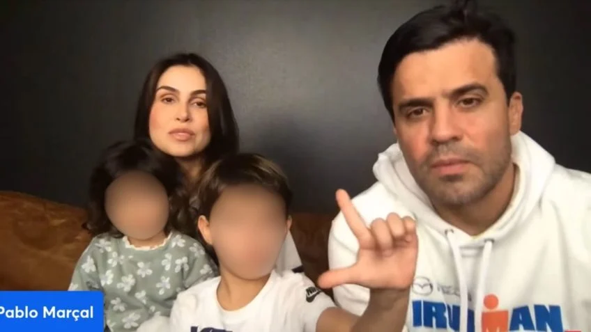 Depois de o menino voltar a repetir o símbolo, Marçal diz que ele já pode sair da live: “Já deu 1 minuto. Já pode vazar”... Leia mais no texto original: (https://www.poder360.com.br/poder-gente/marcal-brinca-com-filho-que-fez-o-l-em-live-e-tira-menino-do