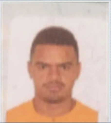 Homem foi morto dentro de uma loja — Foto: Reprodução internet