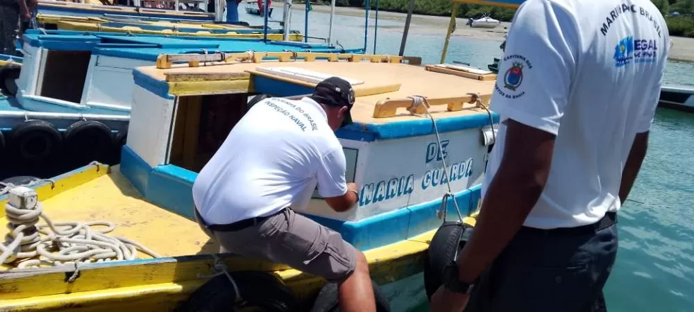 Fiscalização das embarcações que atuarão no evento ‘Madre Verão 2025’, na Ilha de Maria Guarda, em Madre de Deus. Foto: Divulgação/MPBA