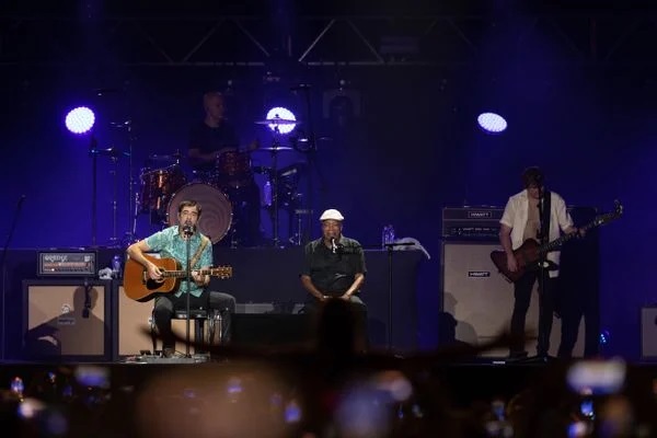 Milton Nascimento subiu ao palco para o último show da banda Skank, no Estádio Governador Magalhães Pinto (Mineirão), na cidade de Belo Horizonte neste domingo, 26. Crédito: Brazil Photo Press/Folhapress