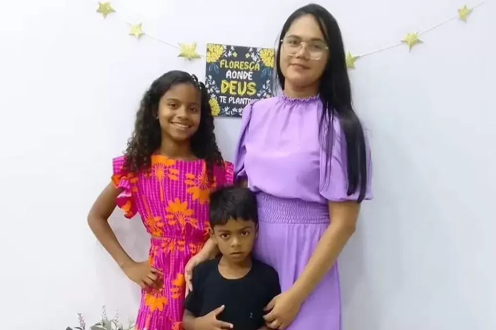 Mirian Lira, 32, com os filhos Evelyn, 13, e Luís Fernando, 7. Foto: Reprodução | TV Mirante