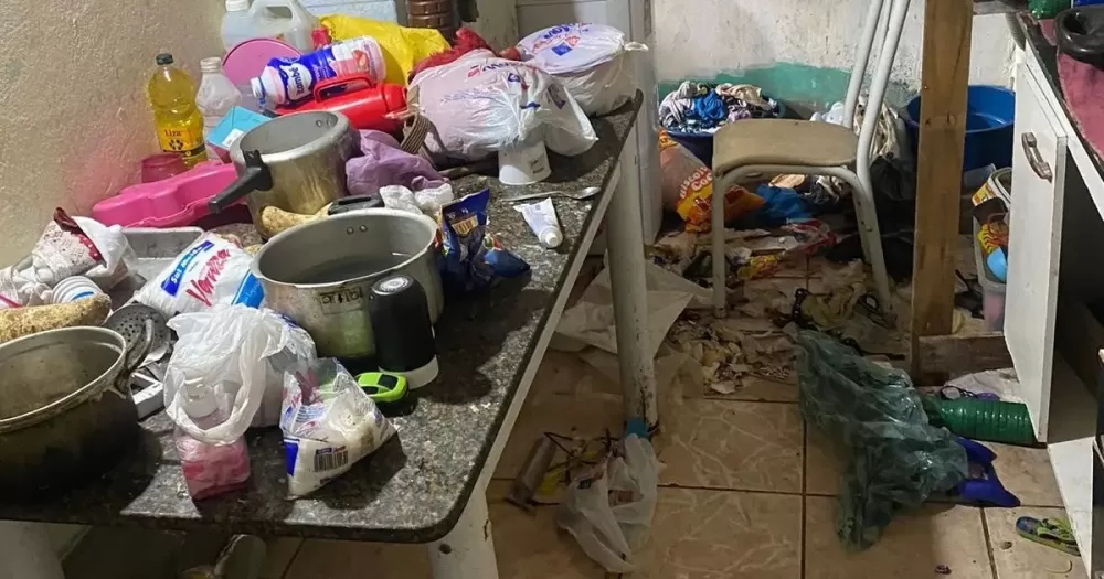 PM resgata crianças em condições insalubres no bairro Limoeiro, em Camaçari. Foto: Divulgação / PM-BA 