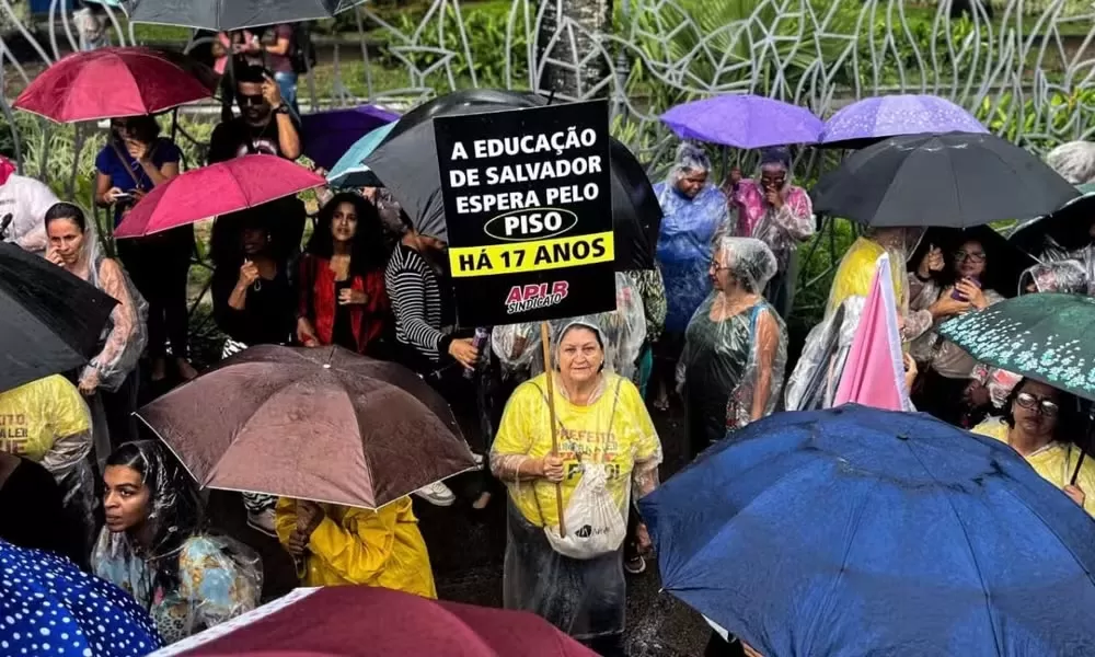 Professores da rede municipal de Salvador realizaram um protesto nesta terça-feira (6), na Praça Campo Grande. Foto: APLB-Sindicato