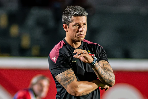 Thiago Carpini alerta para calendário cheio do Vitória. Foto: Victor Ferreira/EC Vitória