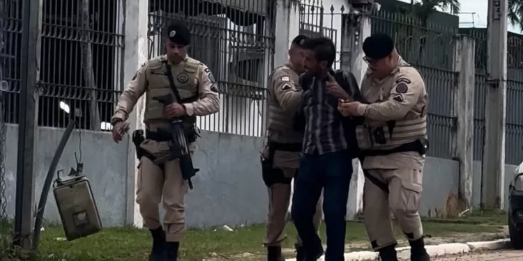  Nerivaldo do Espírito Santo, conhecido como “Nery Vendedor”, detido pela Polícia Militar. Foto: Reprodução/Redes Sociais