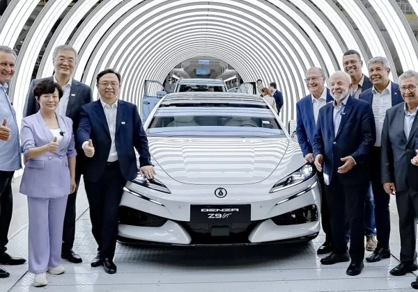 Jerônimo Rodrigues celebra inauguração da fábrica da BYD em Camaçari ao lado de Lula e Alckmin. Foto: X / @Jeronimoba13