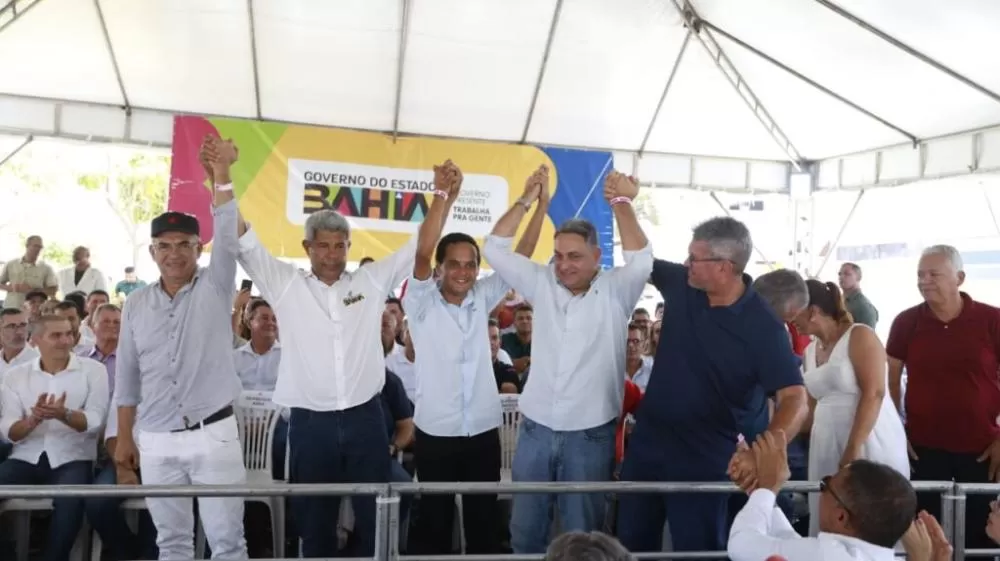 Em Conceição do Coité, Jerônimo une governo e oposição em cena inédita. Foto: Joá Souza/GOVBA