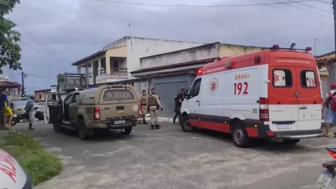 O motorista quase foi linchado por populares, mas acabou sendo detido por policiais militares. Foto: Reprodução / Redes Sociais