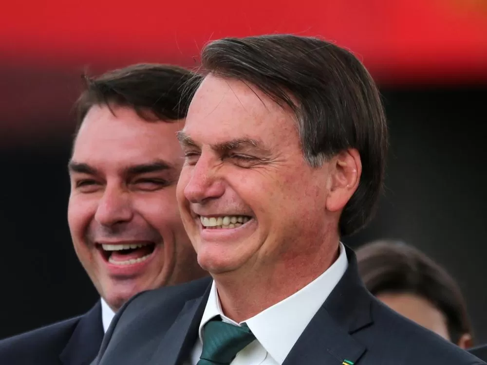 O ex presidente Jair Bolsonaro e seu filho senador, Flavio Bolsonaro. Foto: Fátima Meira/Futura Press/Estadão Conteúdo