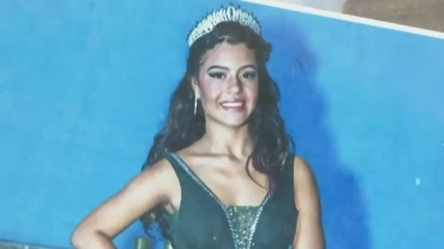 Soffia em sua festa de 15 anos. Foto: Reprodução / Arquivo pessoal 