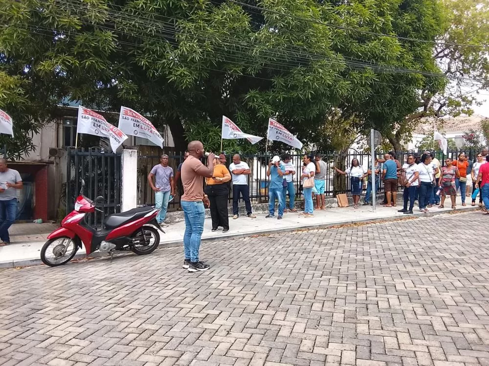 Servidores Públicos de São Francisco do Conde fazendo manifestação por atrasos de salários. Foto: RC News