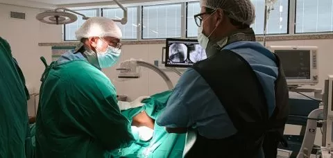 Paciente que perdeu movimentos recebe tratamento com Polilaminina em Salvador. Foto: Stephanie Venâncio