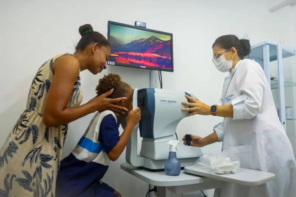 Mais de 600 alunos da rede municipal de Candeias recebem atendimento oftalmológico gratuito. Foto: Divulgação