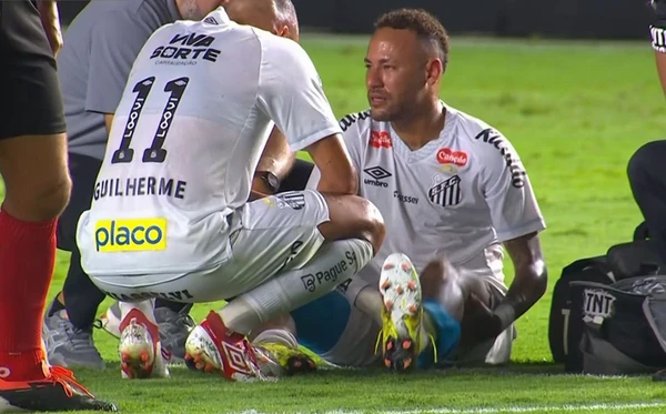 CBF confirma lesão de Neymar e craque está fora dos próximos amistosos.